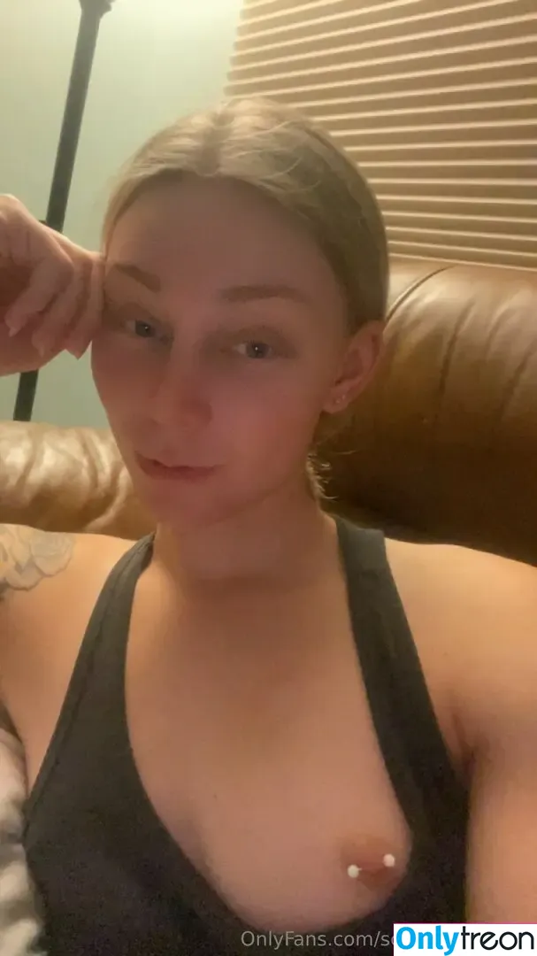 scarlettred1997 nude photo #0014 (Scarlett)