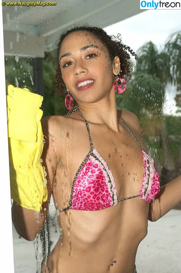 scorepass nude photo #1358 (gina_gerson / valentina_ginagerson_official)