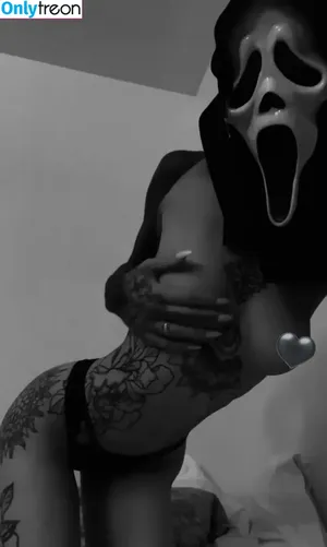 screamformepoe / robinandpoe / scr3am4mep0e / scream4mepoe nude photo #0010