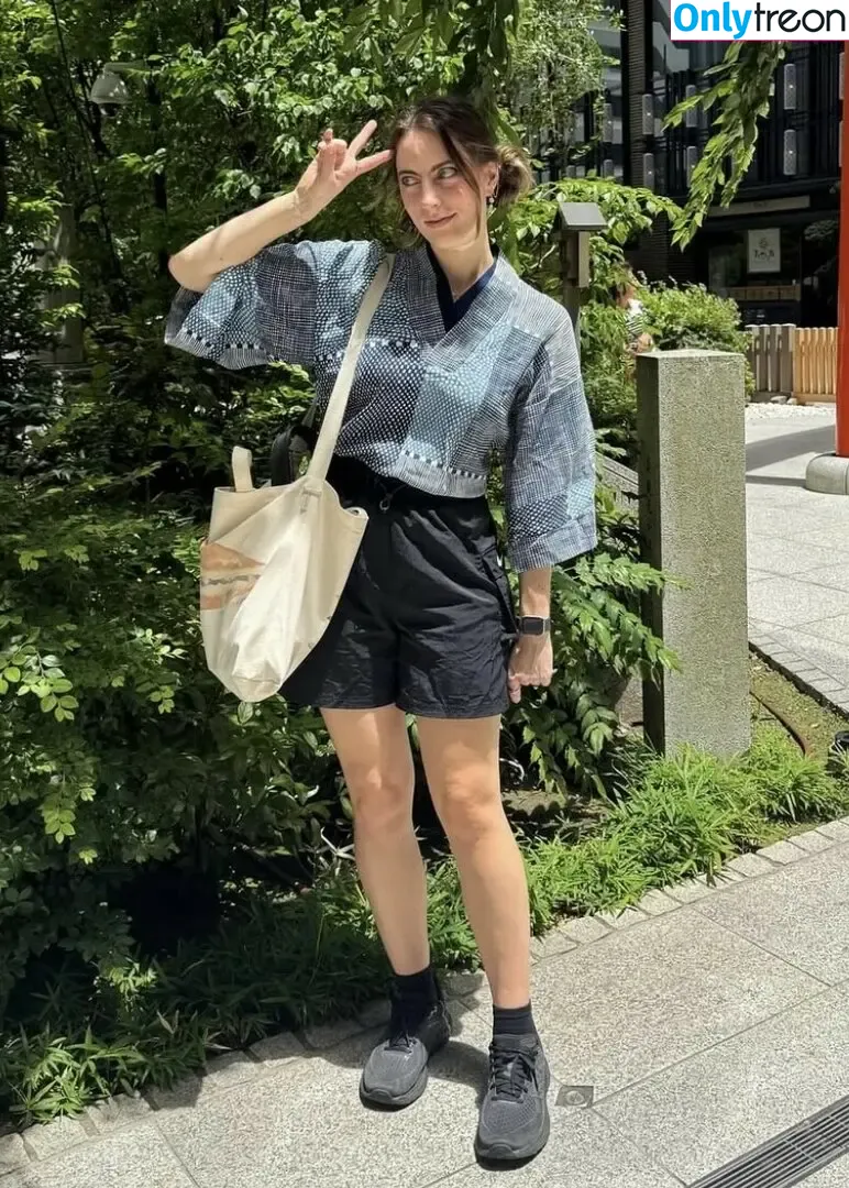 Seerasan nude photo #0520 (Sarah from Toyko Creative)