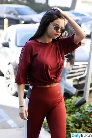 Selena Gomez / selena.gomez / selenagomez nude photo #9042