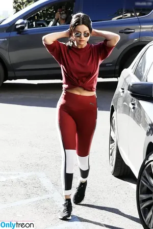 Selena Gomez / selena.gomez / selenagomez nude photo #9049