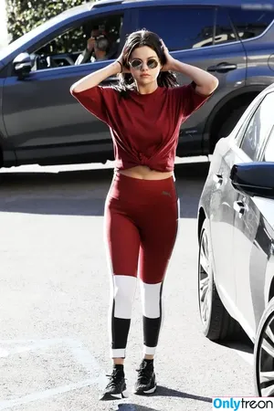 Selena Gomez / selena.gomez / selenagomez nude photo #9052