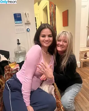Selena Gomez / selena.gomez / selenagomez nude photo #9493
