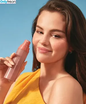 Selena Gomez / selena.gomez / selenagomez nude photo #9561