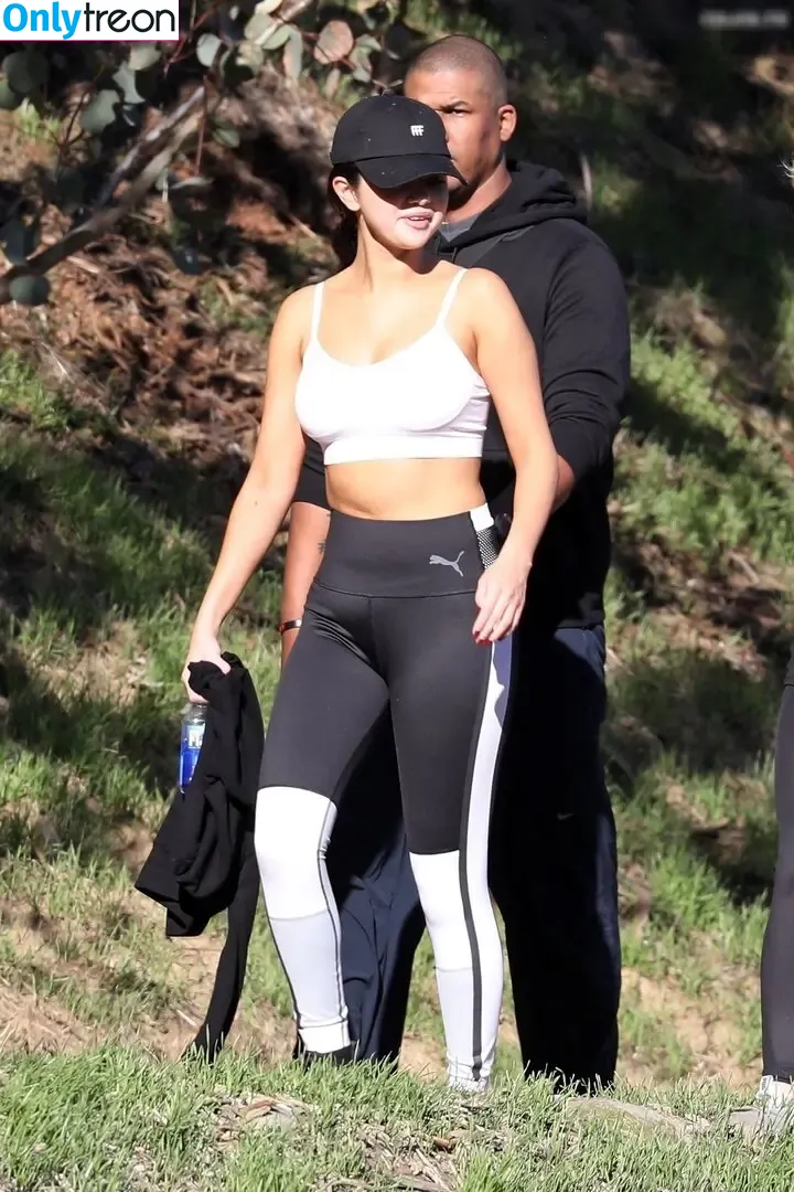 Selena Gomez nude photo #9012 (selena.gomez / selenagomez)