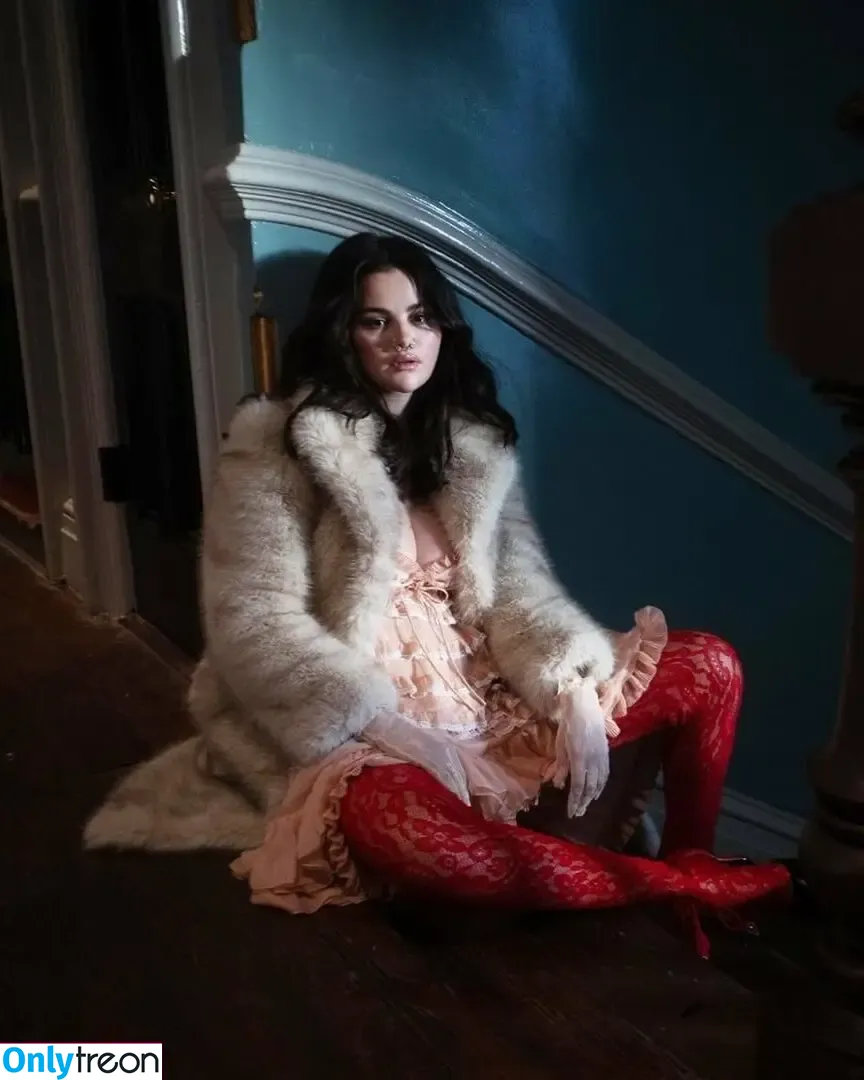 Selena Gomez nude photo #9079 (selena.gomez / selenagomez)