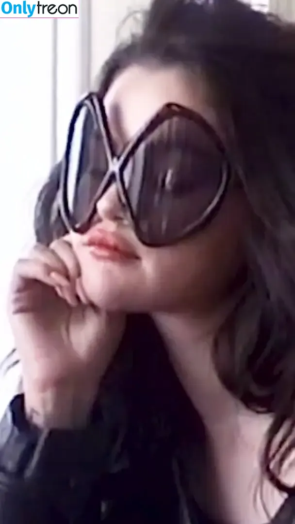 Selena Gomez nude photo #9114 (selena.gomez / selenagomez)