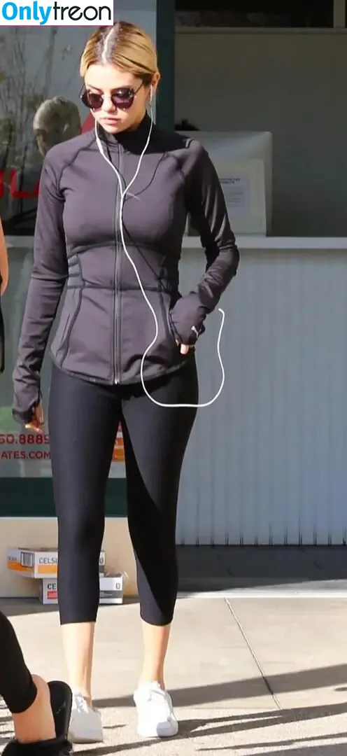 Selena Gomez nude photo #9571 (selena.gomez / selenagomez)