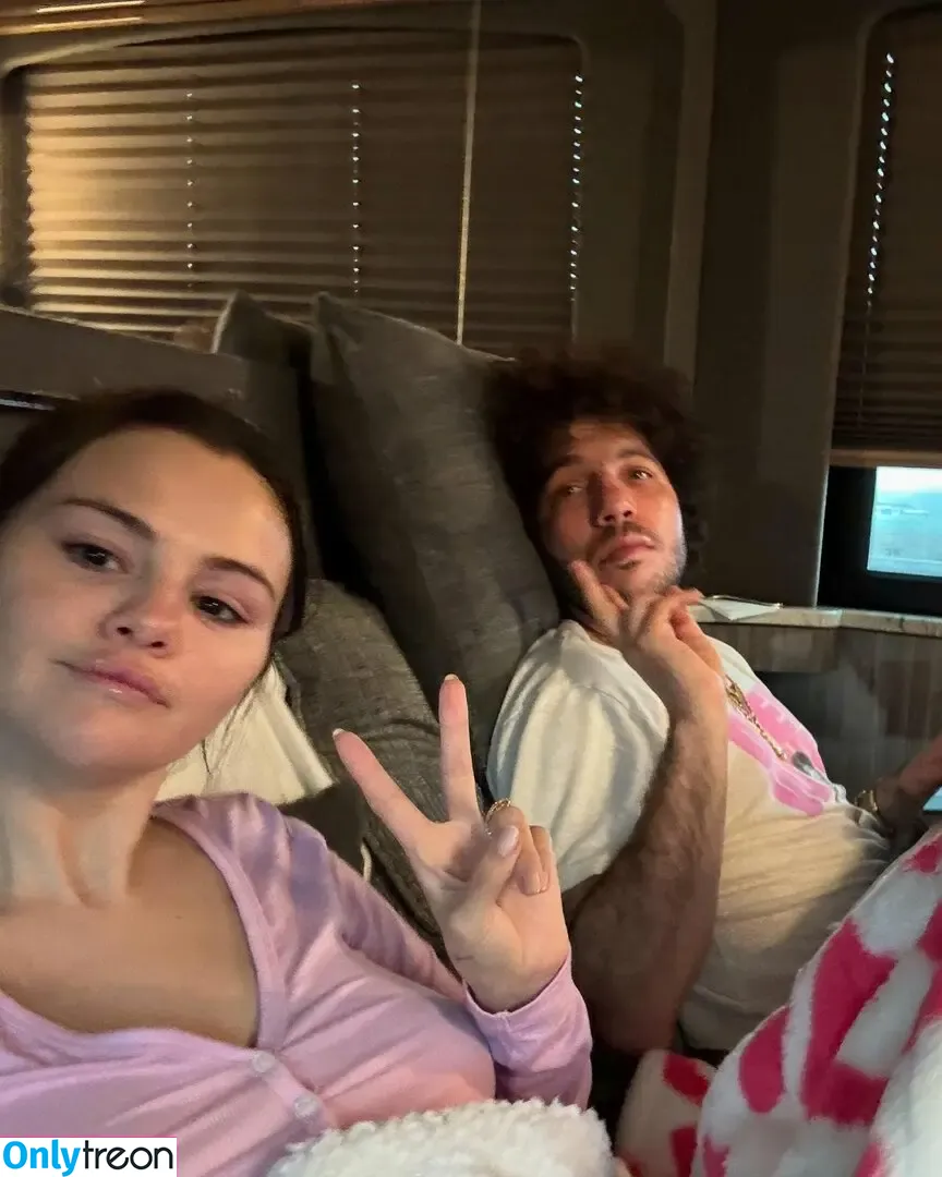 Selena Gomez nude photo #9592 (selena.gomez / selenagomez)