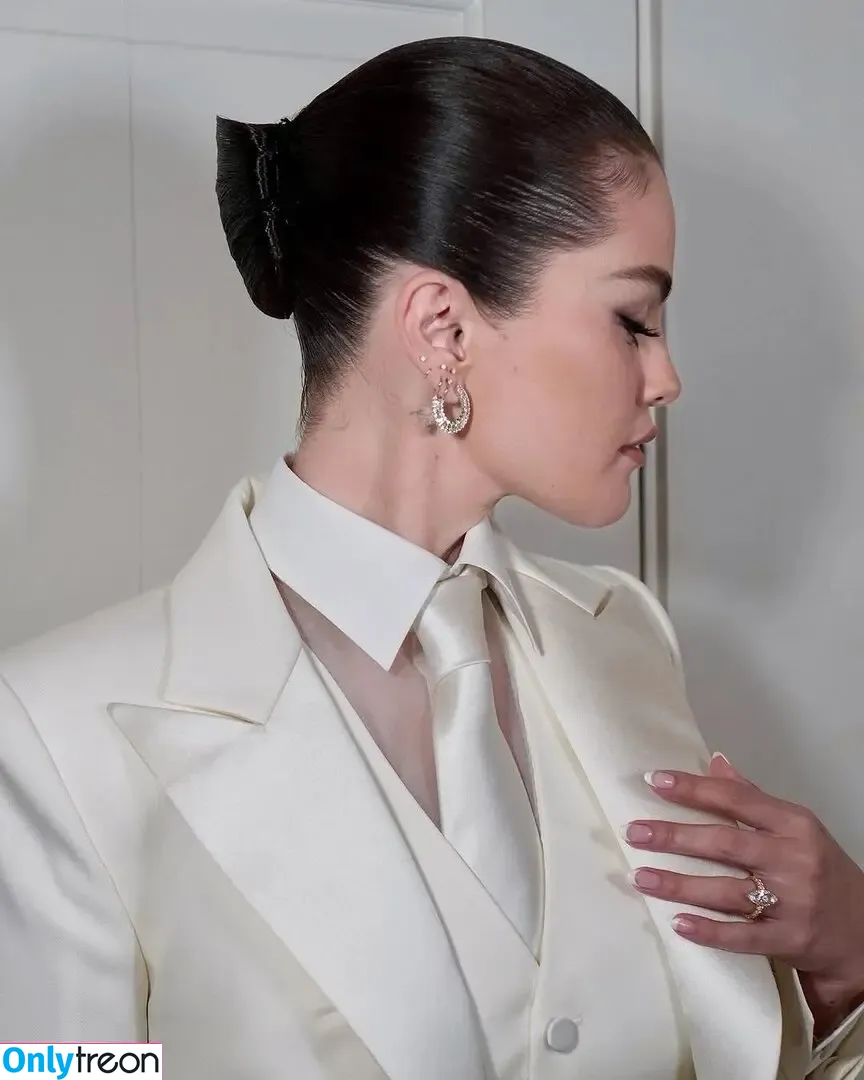 Selena Gomez nude photo #9637 (selena.gomez / selenagomez)