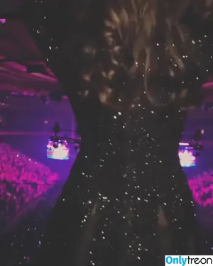 Selena Gomez / selena.gomez / selenagomez nude photo #7052
