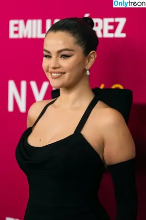 Selena Gomez / selena.gomez / selenagomez nude photo #7204