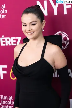 Selena Gomez / selena.gomez / selenagomez nude photo #7232