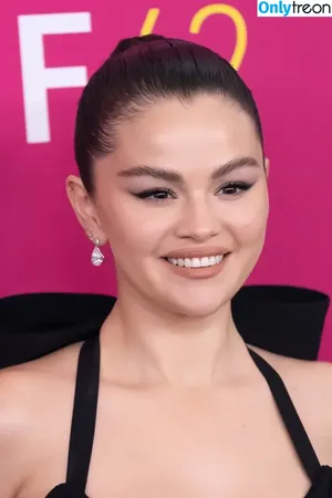 Selena Gomez / selena.gomez / selenagomez nude photo #7236