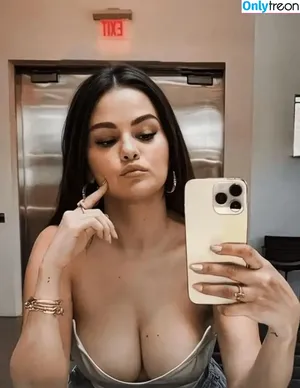 Selena Gomez / selena.gomez / selenagomez nude photo #7637