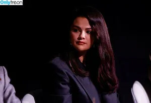 Selena Gomez / selena.gomez / selenagomez nude photo #7643