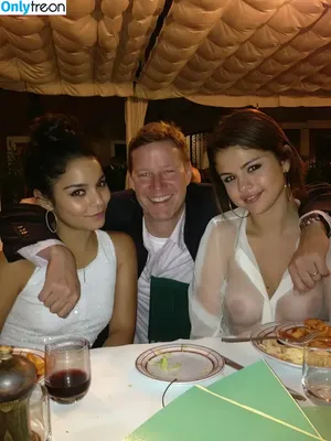 Selena Gomez / selena.gomez / selenagomez nude photo #7813