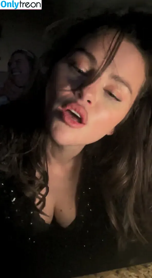 Selena Gomez nude photo #7094 (selena.gomez / selenagomez)