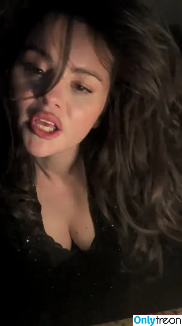 Selena Gomez nude photo #7096 (selena.gomez / selenagomez)