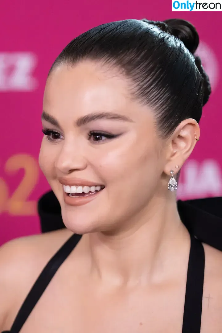 Selena Gomez nude photo #7144 (selena.gomez / selenagomez)