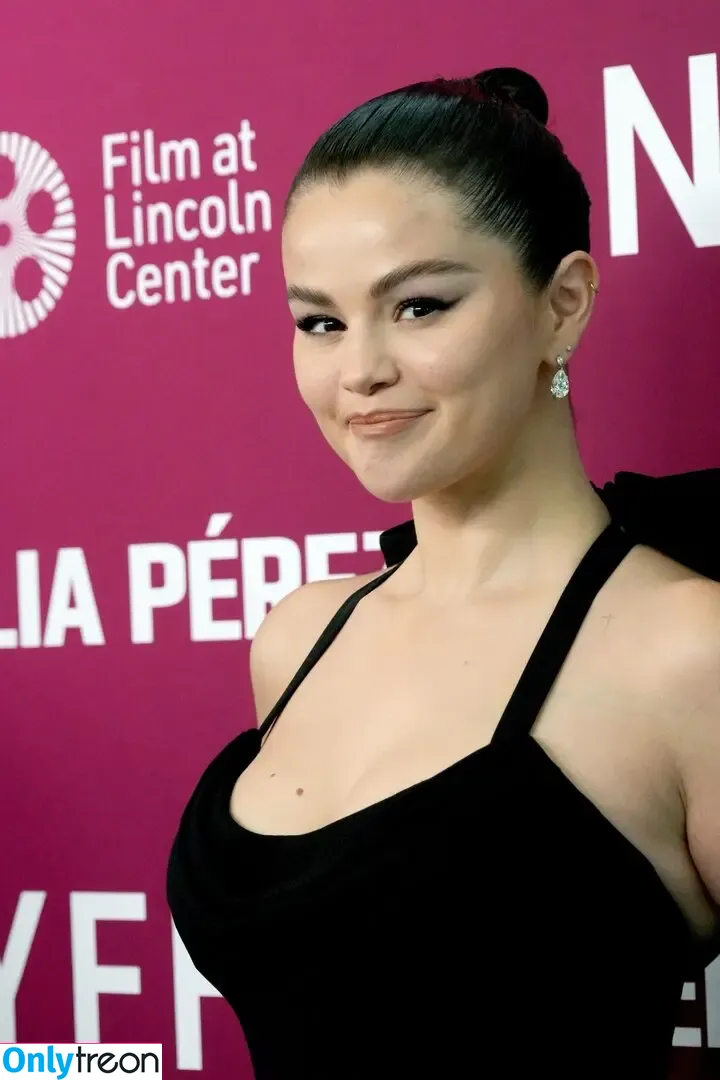 Selena Gomez nude photo #7149 (selena.gomez / selenagomez)