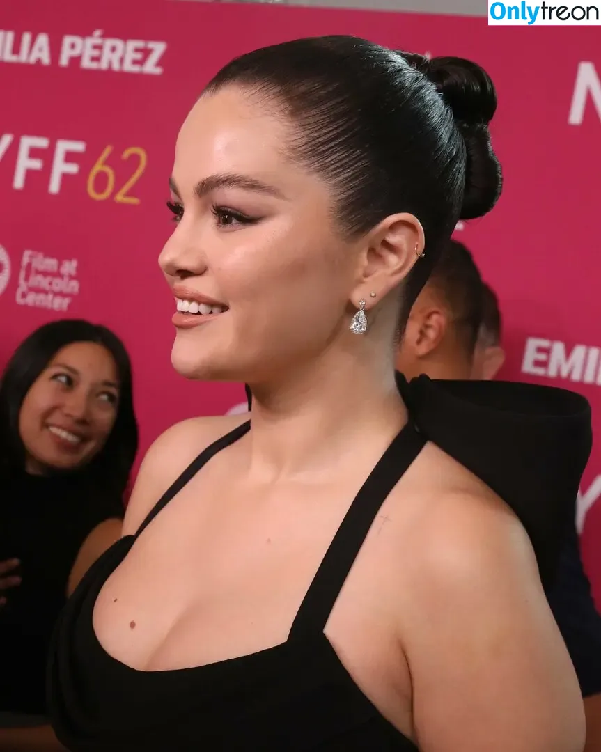 Selena Gomez nude photo #7167 (selena.gomez / selenagomez)