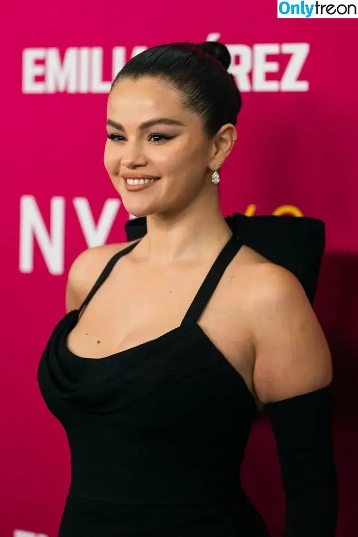 Selena Gomez nude photo #7204 (selena.gomez / selenagomez)