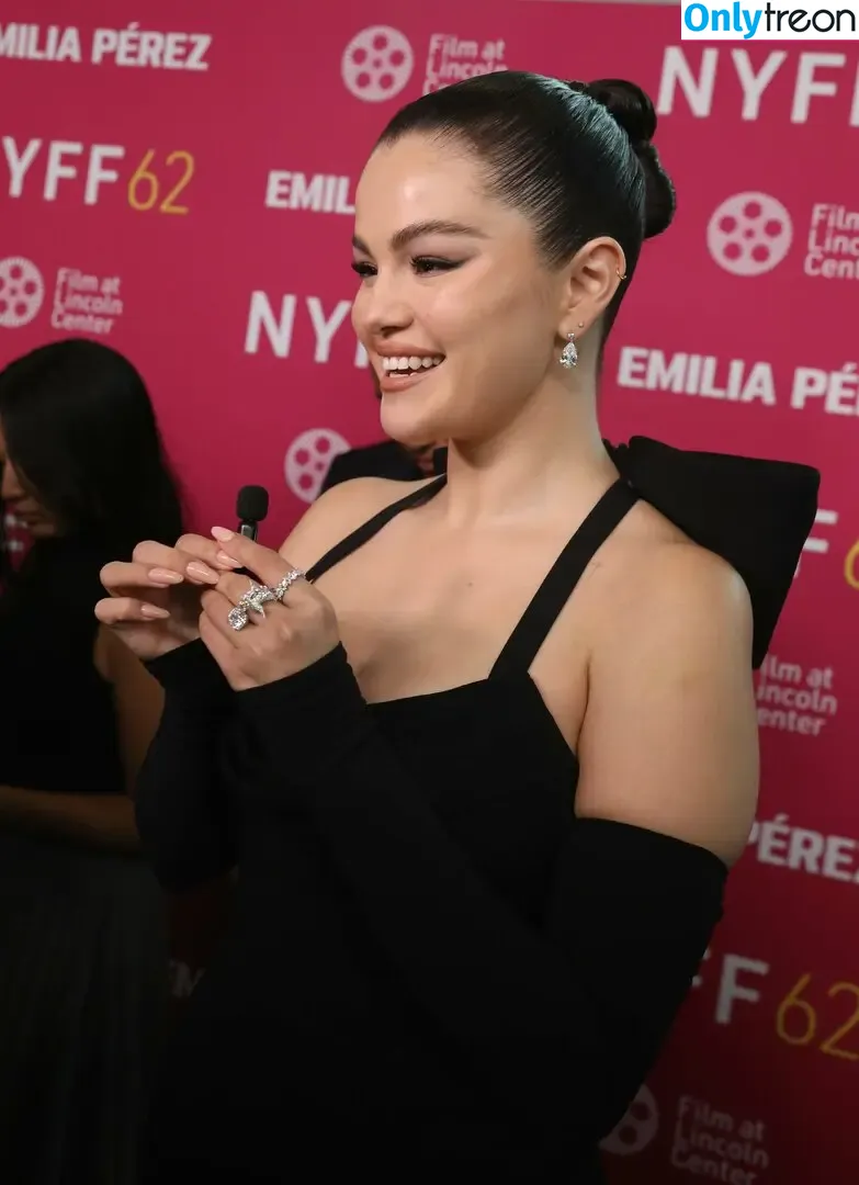 Selena Gomez nude photo #7217 (selena.gomez / selenagomez)