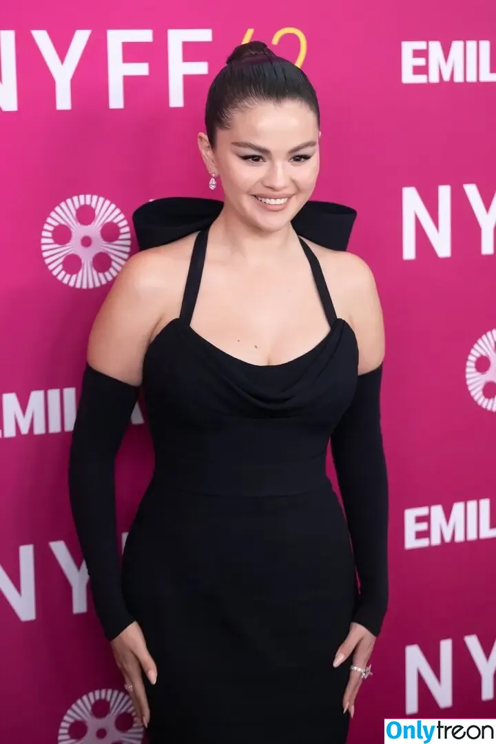 Selena Gomez nude photo #7233 (selena.gomez / selenagomez)