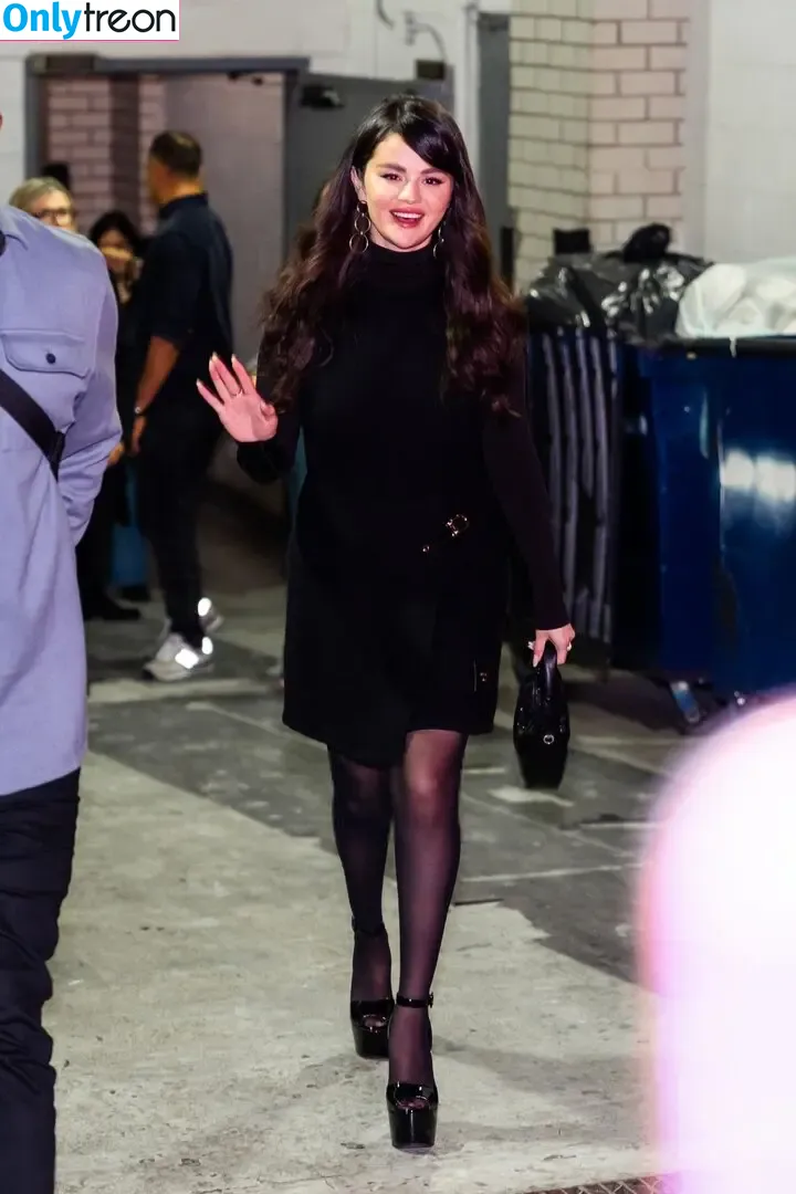 Selena Gomez nude photo #7258 (selena.gomez / selenagomez)