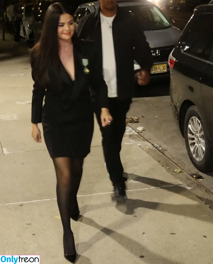 Selena Gomez nude photo #7370 (selena.gomez / selenagomez)