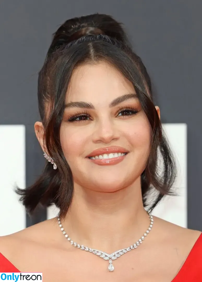 Selena Gomez nude photo #7598 (selena.gomez / selenagomez)