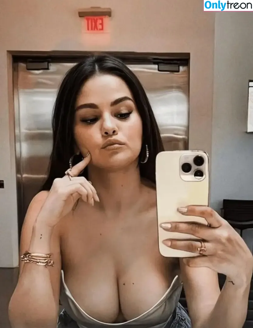 Selena Gomez nude photo #7637 (selena.gomez / selenagomez)
