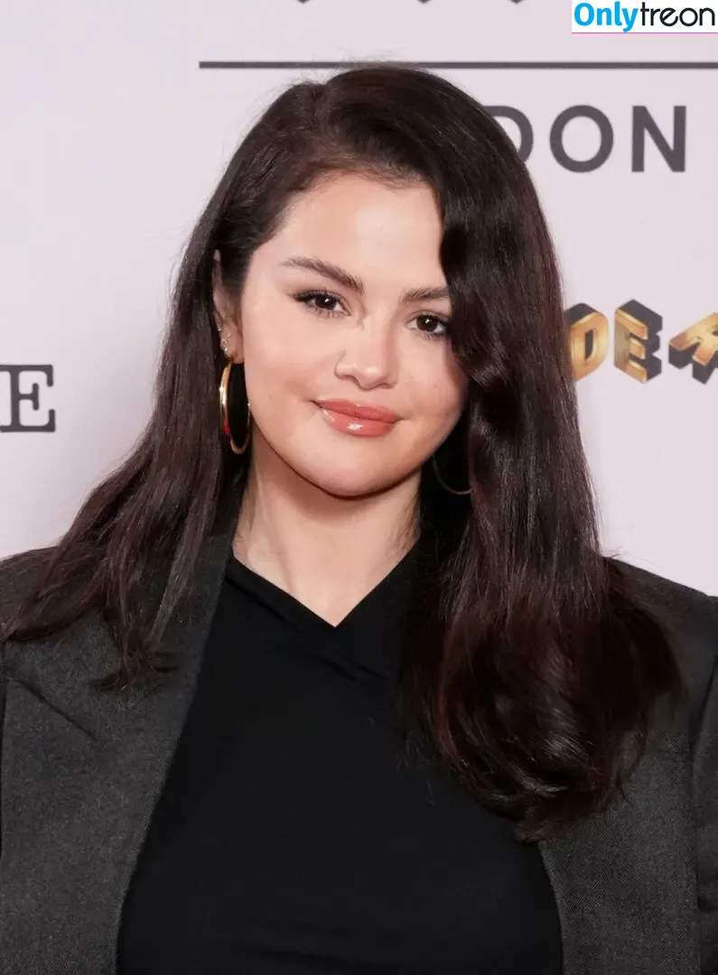 Selena Gomez nude photo #7645 (selena.gomez / selenagomez)