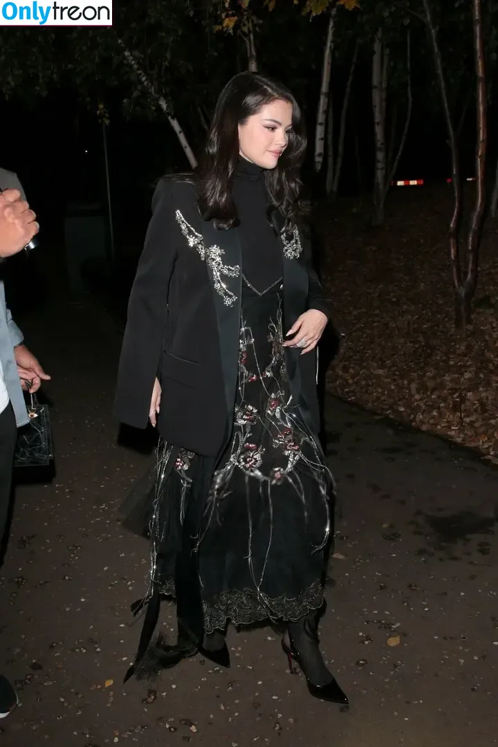 Selena Gomez nude photo #7676 (selena.gomez / selenagomez)