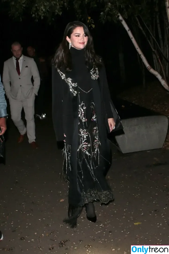 Selena Gomez nude photo #7677 (selena.gomez / selenagomez)