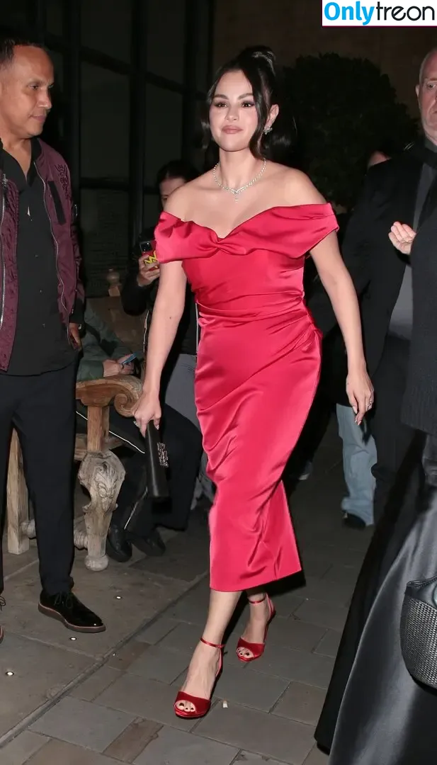 Selena Gomez nude photo #7691 (selena.gomez / selenagomez)