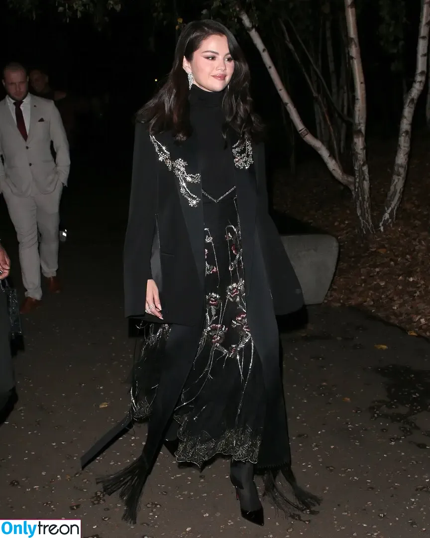 Selena Gomez nude photo #7745 (selena.gomez / selenagomez)