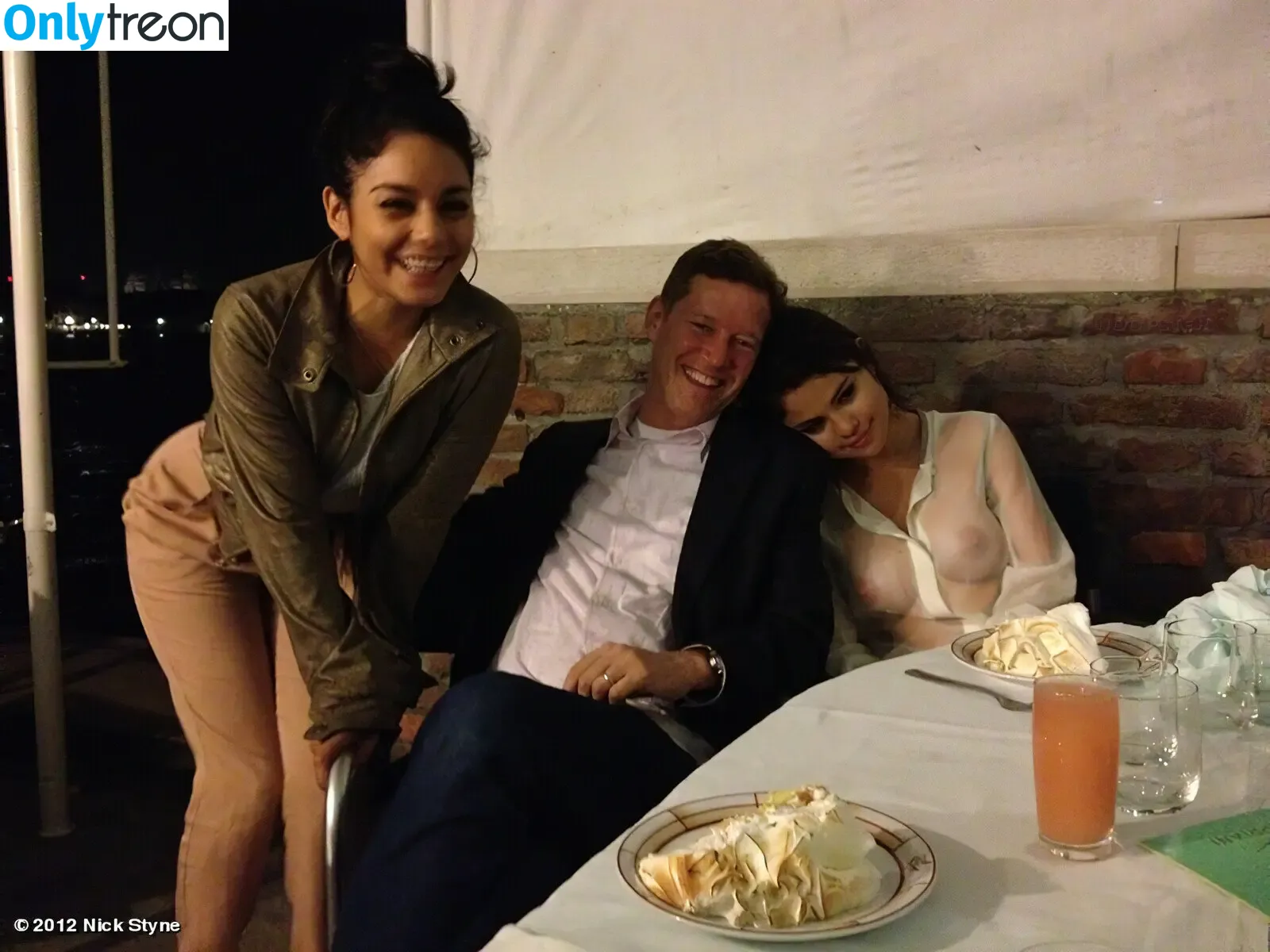 Selena Gomez nude photo #7810 (selena.gomez / selenagomez)