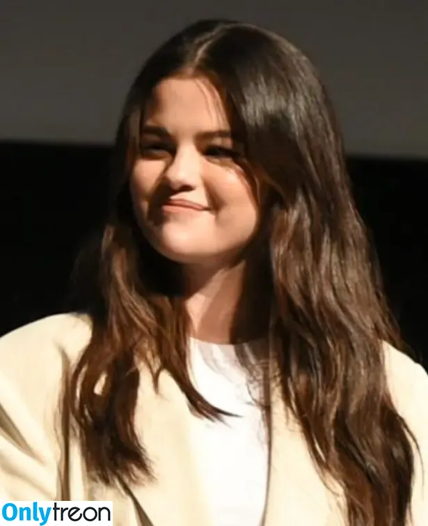 Selena Gomez nude photo #7835 (selena.gomez / selenagomez)