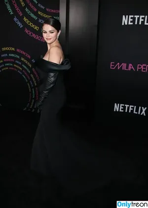 Selena Gomez / selena.gomez / selenagomez nude photo #8095