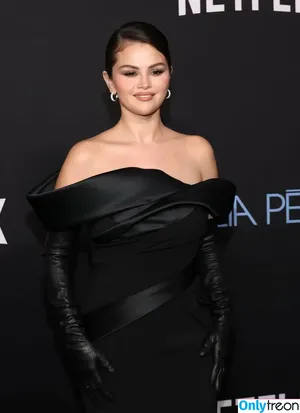Selena Gomez / selena.gomez / selenagomez nude photo #8110