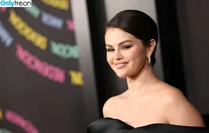 Selena Gomez / selena.gomez / selenagomez nude photo #8116