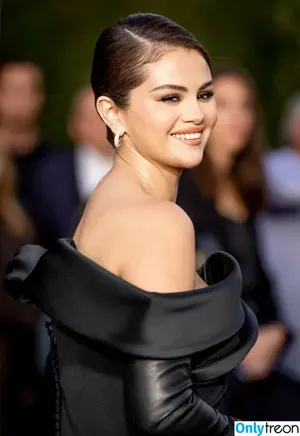 Selena Gomez / selena.gomez / selenagomez nude photo #8126
