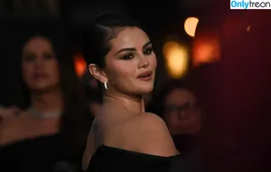 Selena Gomez / selena.gomez / selenagomez nude photo #8132