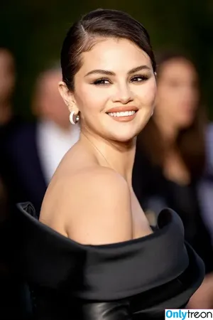 Selena Gomez / selena.gomez / selenagomez nude photo #8158