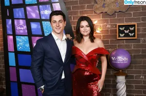 Selena Gomez / selena.gomez / selenagomez nude photo #8340
