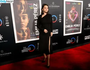 Selena Gomez / selena.gomez / selenagomez nude photo #8464
