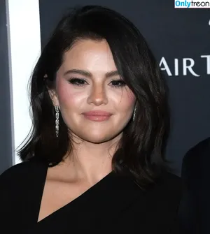 Selena Gomez / selena.gomez / selenagomez nude photo #8481